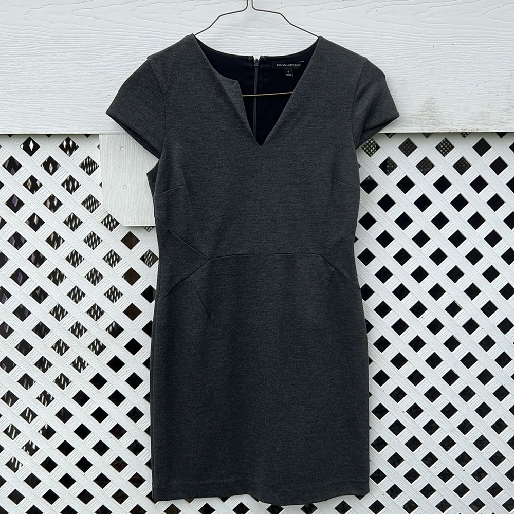 Banana Republic Pointe V neck dress
